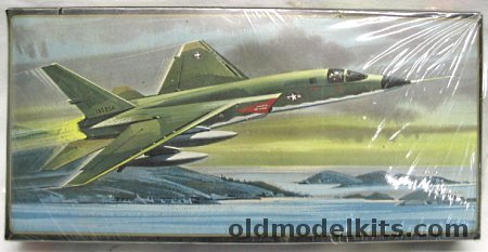 AMT-Hasegawa 1/72 RA-5C Vigilante Vietnam Camo Finish, A658-130 plastic model kit